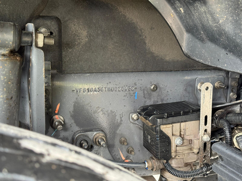 Tractor unit Renault T520: picture 10