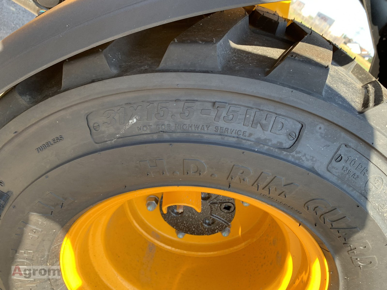 New Compact loader JCB 403 Plus: picture 16