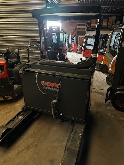 LINDE R-14-HD-01 - Reach truck: picture 4 LINDE R-14-HD-01 - Reach truck: picture 4