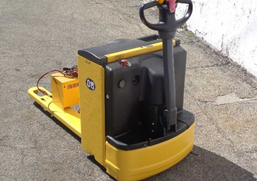 OM TL 18 AC (BATTERIA 2019) - Pallet truck: picture 2 OM TL 18 AC (BATTERIA 2019) - Pallet truck: picture 2