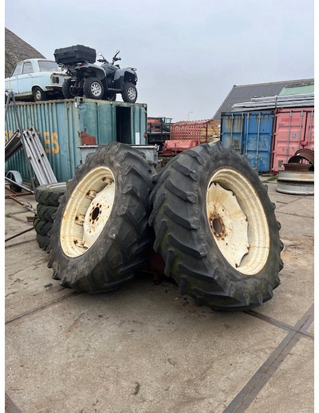 Pirelli 480\70 R38 TM 700 - Tire: picture 1 Pirelli 480\70 R38 TM 700 - Tire: picture 1