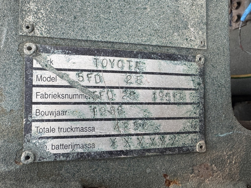 Diesel forklift Toyota FD25D: picture 8