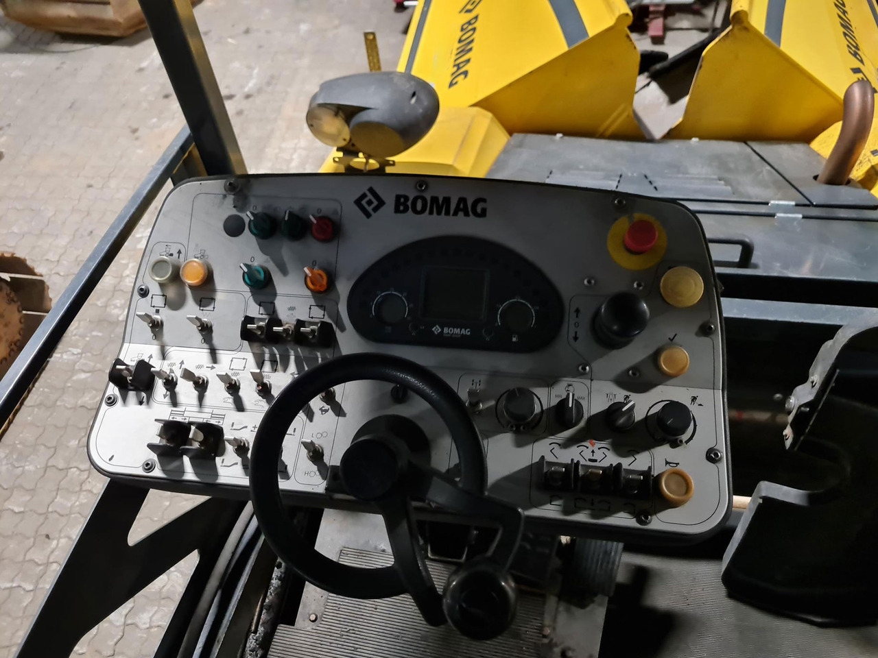 Bomag BF 300 P-2 - Asphalt paver: picture 5 Bomag BF 300 P-2 - Asphalt paver: picture 5