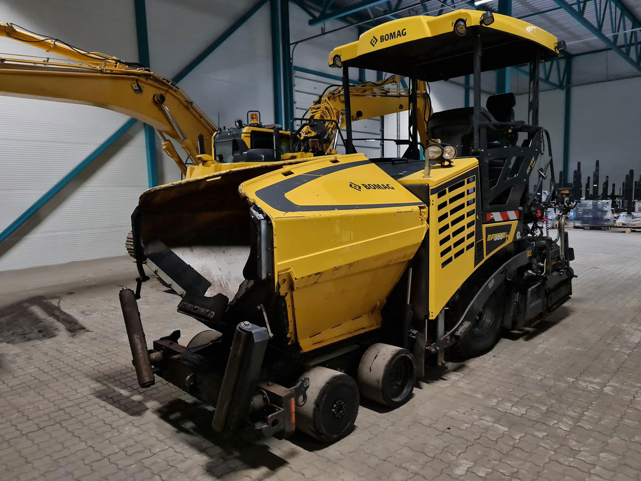 Bomag BF 300 P-2 - Asphalt paver: picture 1 Bomag BF 300 P-2 - Asphalt paver: picture 1