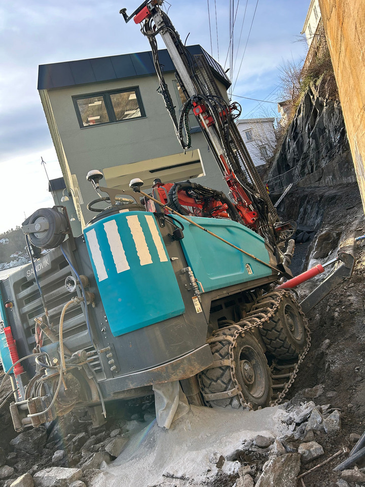 Sandvik Commando DC300Ri - Drilling rig: picture 3 Sandvik Commando DC300Ri - Drilling rig: picture 3