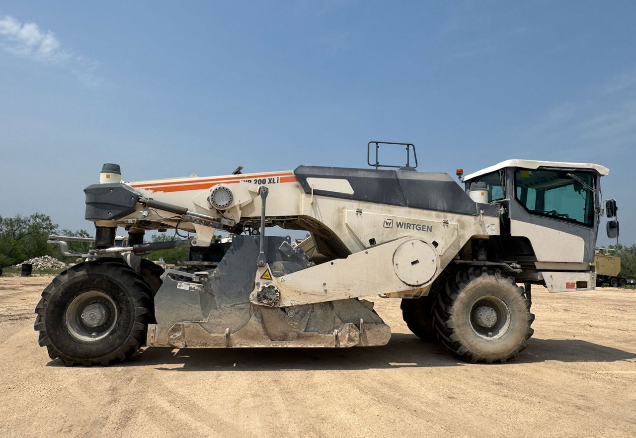 Wirtgen WR 200 XLI - Soil stabilizer: picture 2 Wirtgen WR 200 XLI - Soil stabilizer: picture 2