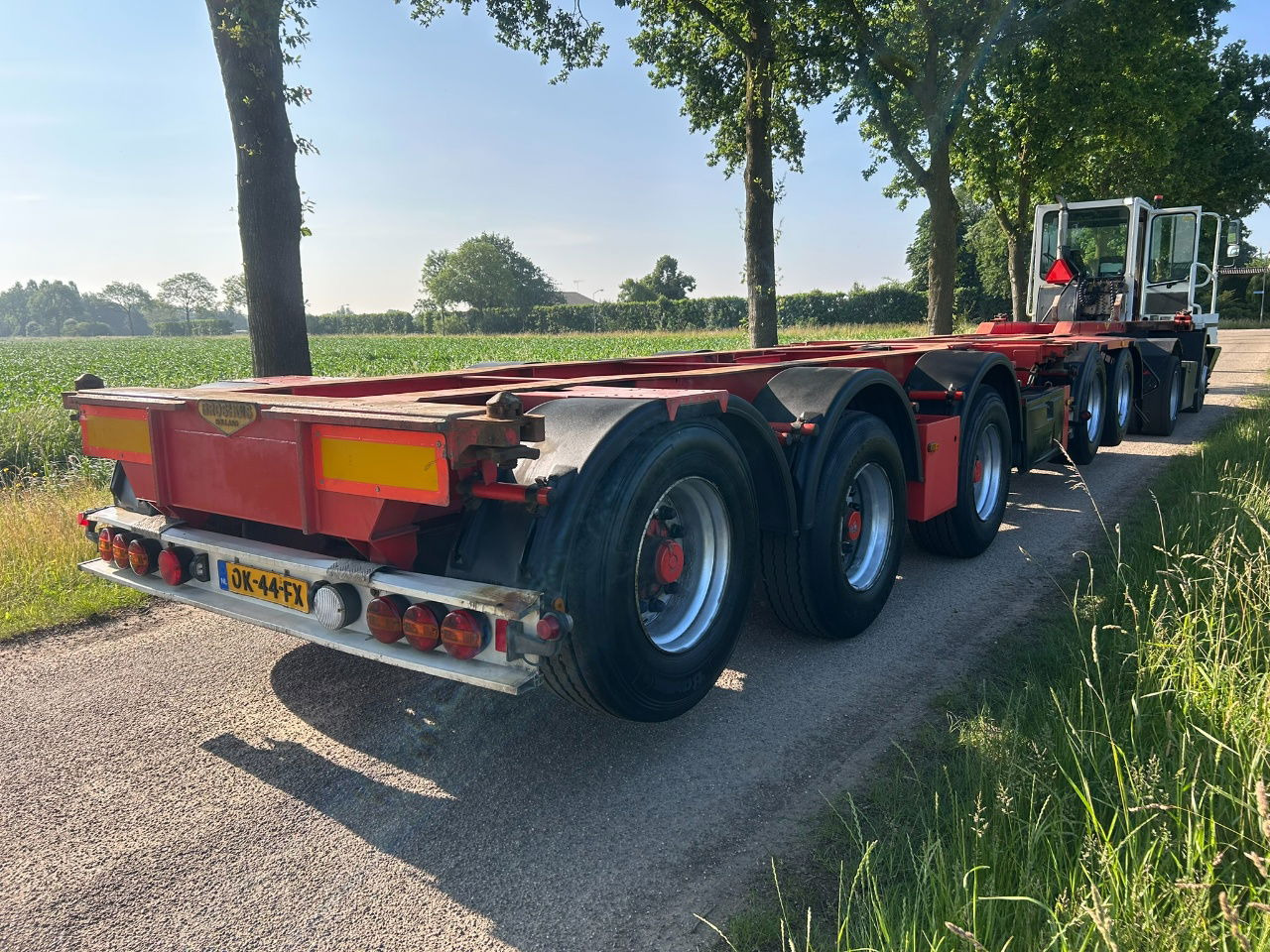 Broshuis 2-Connect-5Akcc / 3 x Steering axle / 4 x Lifting axle / tyres 80 / 3 x - Container transporter/ Swap body semi-trailer: picture 4 Broshuis 2-Connect-5Akcc / 3 x Steering axle / 4 x Lifting axle / tyres 80 / 3 x - Container transporter/ Swap body semi-trailer: picture 4