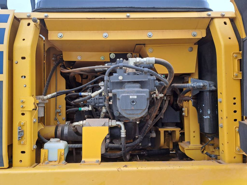 Crawler excavator Komatsu HB 365 LC-3 Hybrid: picture 20
