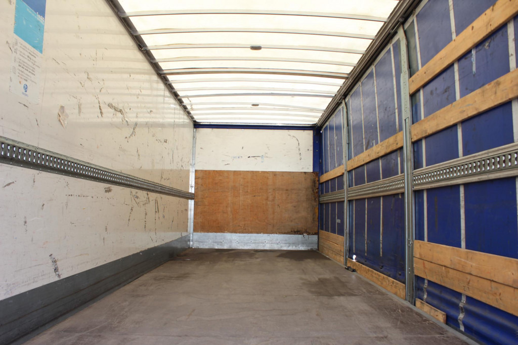 MAN TGL 12.220 Plane-Koffer 7,5 m LBW Klima 199TKm - Curtainsider truck: picture 3 MAN TGL 12.220 Plane-Koffer 7,5 m LBW Klima 199TKm - Curtainsider truck: picture 3