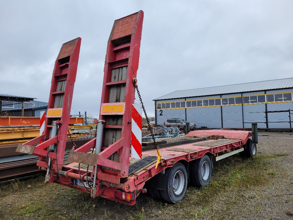 STENA SPN 30+FULL STEEL SUSPENSION+HYDRAULIC RAMPS - Low loader trailer: picture 3 STENA SPN 30+FULL STEEL SUSPENSION+HYDRAULIC RAMPS - Low loader trailer: picture 3