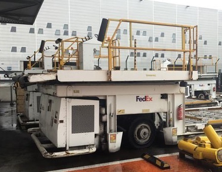 FMC Loader Commander 15 - Standard - Aircraft cargo loader: picture 1 FMC Loader Commander 15 - Standard - Aircraft cargo loader: picture 1