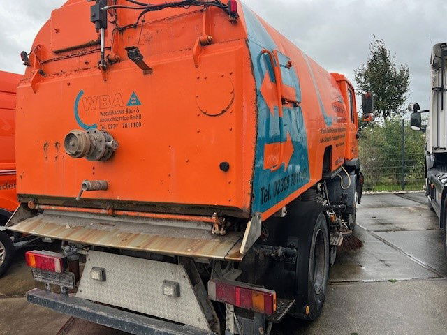 MAN 15 .220 - Road sweeper: picture 3 MAN 15 .220 - Road sweeper: picture 3