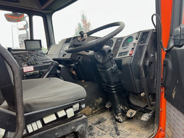 MAN 15 .220 - Road sweeper: picture 4 MAN 15 .220 - Road sweeper: picture 4