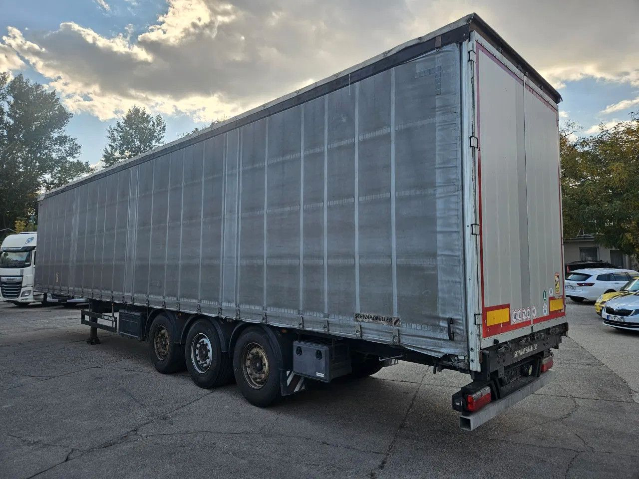 Schwarzmüller S1 J-seria, Side walls, Lifting Axle - Curtainsider semi-trailer: picture 4 Schwarzmüller S1 J-seria, Side walls, Lifting Axle - Curtainsider semi-trailer: picture 4