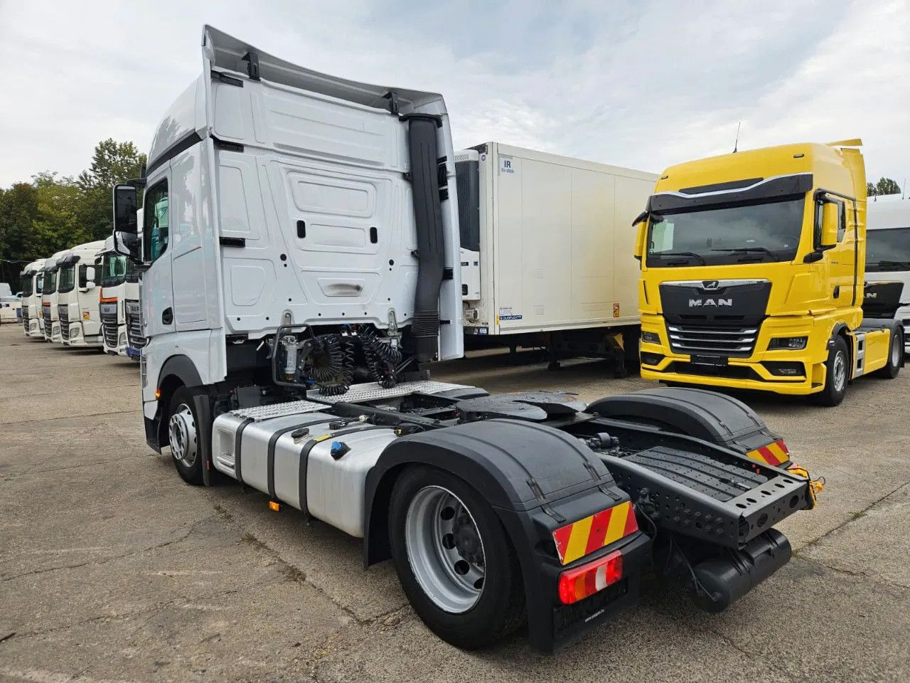 Mercedes-Benz Actros 1851 Mega, BigSpace, Standklima, 2 units - Tractor unit: picture 4 Mercedes-Benz Actros 1851 Mega, BigSpace, Standklima, 2 units - Tractor unit: picture 4