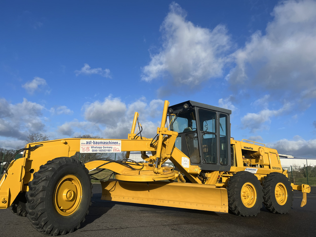 KOMATSU GD530A mit 5-Zahn-Heckaufreisser - Grader: picture 1 KOMATSU GD530A mit 5-Zahn-Heckaufreisser - Grader: picture 1