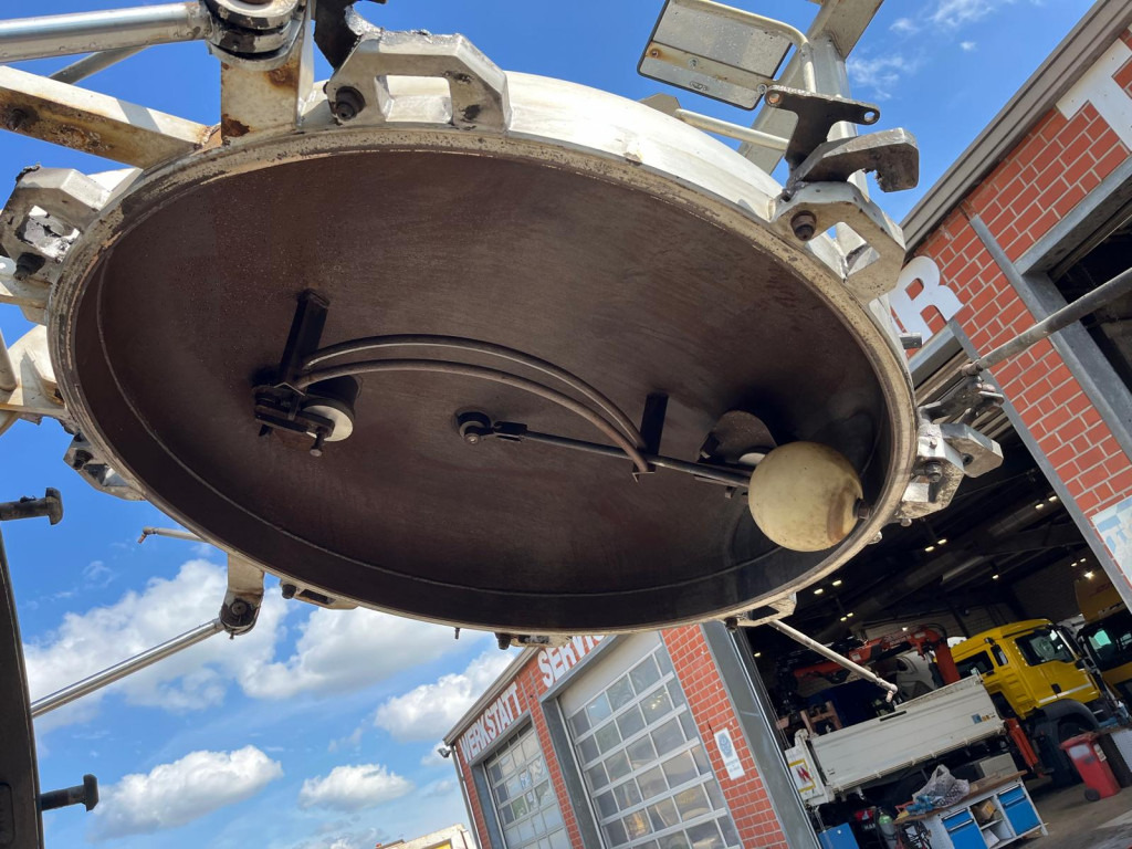 KRONE BDF-Anhänger AZW 18 Tankanhänger Bj-2011 Saug+Druck - Tank trailer: picture 3 KRONE BDF-Anhänger AZW 18 Tankanhänger Bj-2011 Saug+Druck - Tank trailer: picture 3