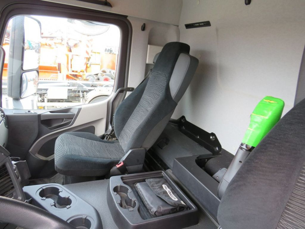 Box truck Mercedes-Benz Antos 1830 L nR 4x2 Standardkoffer LBW LBW 2to+F: picture 12