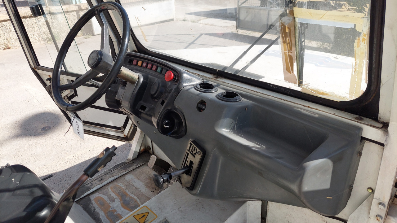 TLD TMX-30 tractor - Baggage tractor: picture 5 TLD TMX-30 tractor - Baggage tractor: picture 5