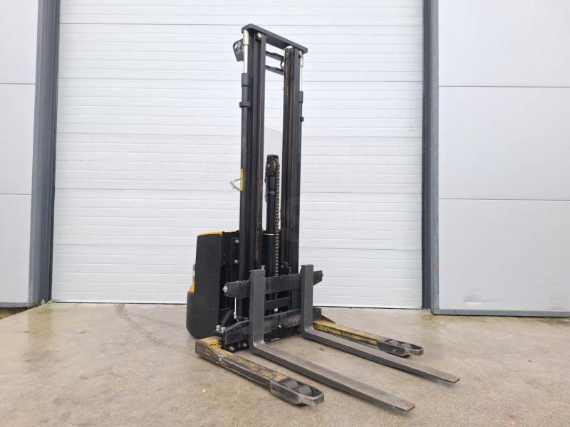 Caterpillar NSP16N2S - Stacker: picture 2 Caterpillar NSP16N2S - Stacker: picture 2