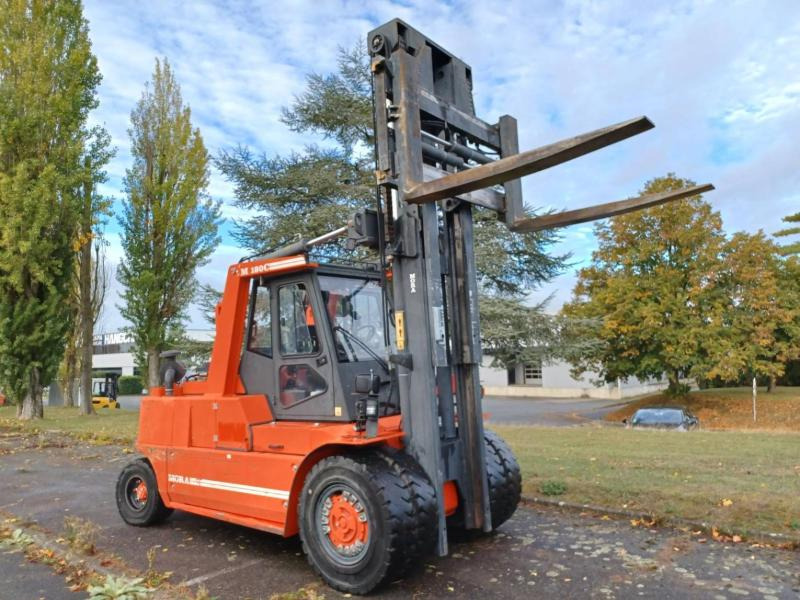 Mora M180C - Diesel forklift: picture 2 Mora M180C - Diesel forklift: picture 2