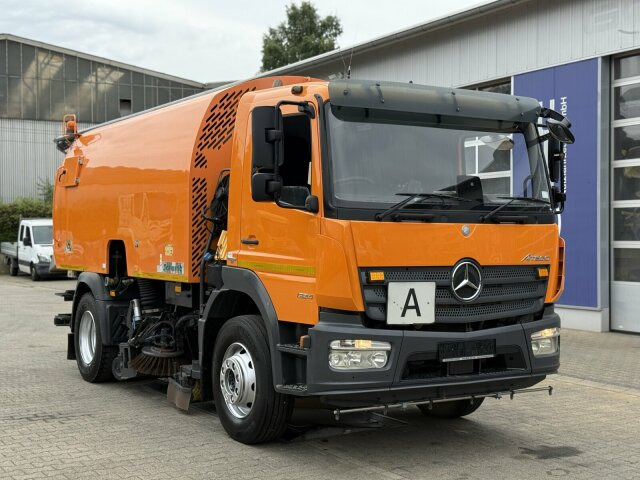 Mercedes-Benz Atego 1324 4x2 Kehrmaschine Schmidt SKF S7B 7 m³ - Road sweeper: picture 1 Mercedes-Benz Atego 1324 4x2 Kehrmaschine Schmidt SKF S7B 7 m³ - Road sweeper: picture 1