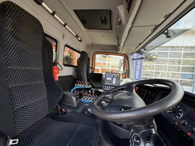 Mercedes-Benz Atego 1324 4x2 Kehrmaschine Viajet 6R/L - Road sweeper: picture 2 Mercedes-Benz Atego 1324 4x2 Kehrmaschine Viajet 6R/L - Road sweeper: picture 2