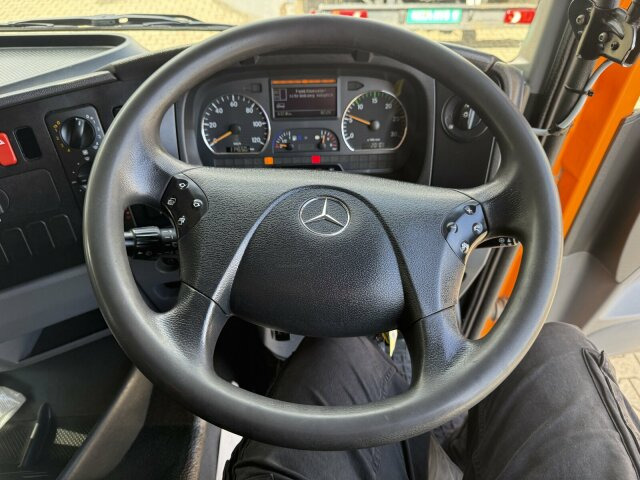 Mercedes-Benz Atego 1324 4x2 Kehrmaschine Viajet 6R/L - Road sweeper: picture 3 Mercedes-Benz Atego 1324 4x2 Kehrmaschine Viajet 6R/L - Road sweeper: picture 3