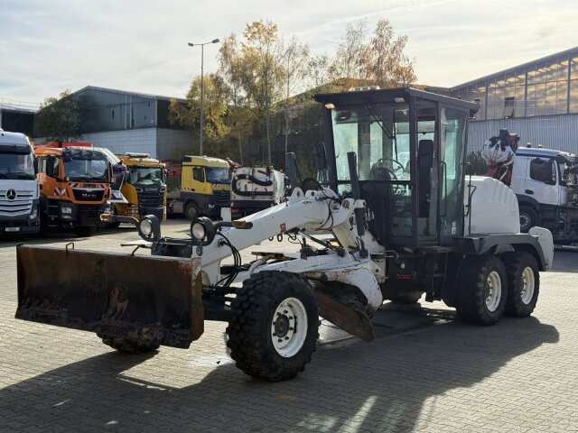 Leasing of New Holland F106.6A alrrad 6x6 Grader 12 Ton - 10.700 Std New Holland F106.6A alrrad 6x6 Grader 12 Ton - 10.700 Std: picture 12 Leasing of New Holland F106.6A alrrad 6x6 Grader 12 Ton - 10.700 Std New Holland F106.6A alrrad 6x6 Grader 12 Ton - 10.700 Std: picture 12