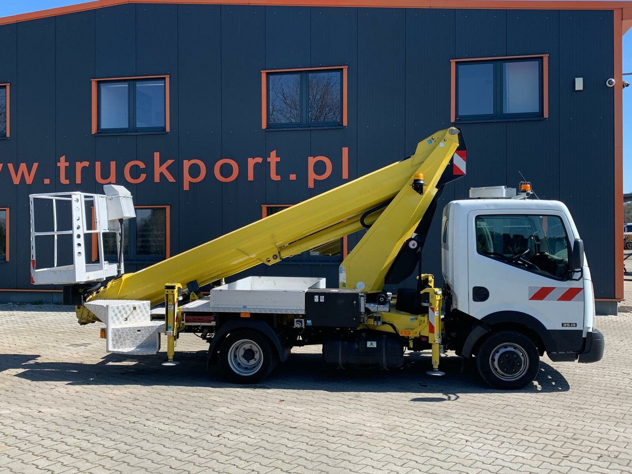 Nissan Cabstar 4x2 Ruthmann Steiger TB 270 - Truck mounted aerial platform: picture 5 Nissan Cabstar 4x2 Ruthmann Steiger TB 270 - Truck mounted aerial platform: picture 5