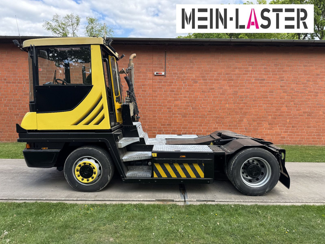 Terberg RORO 4x4 RT 223 Terminal 140.000 kg - Tractor unit: picture 4 Terberg RORO 4x4 RT 223 Terminal 140.000 kg - Tractor unit: picture 4