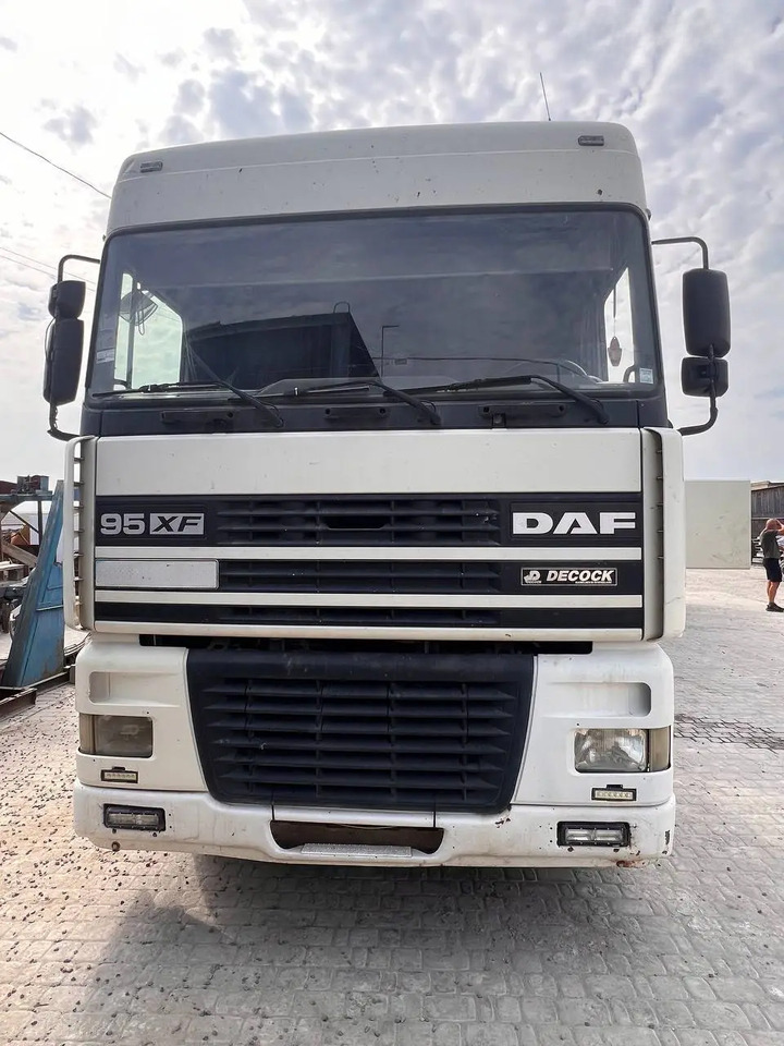 DAF XF 95.380 - Tractor unit: picture 3 DAF XF 95.380 - Tractor unit: picture 3