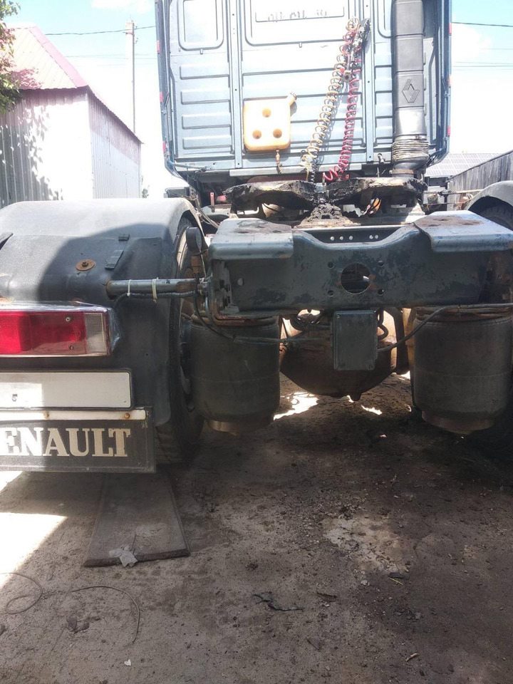 Tractor unit RENAULT Magnum 390: picture 9