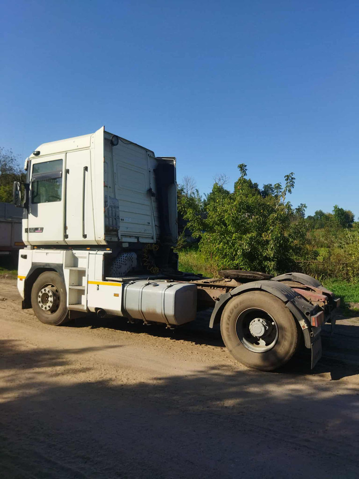 RENAULT Magnum AE420 - Tractor unit: picture 4 RENAULT Magnum AE420 - Tractor unit: picture 4