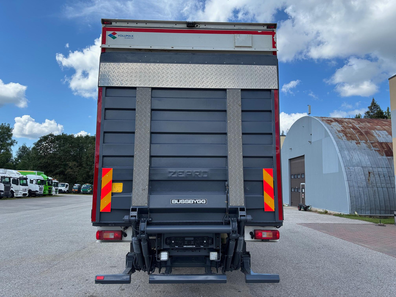 Box truck VOLVO FM330: picture 7