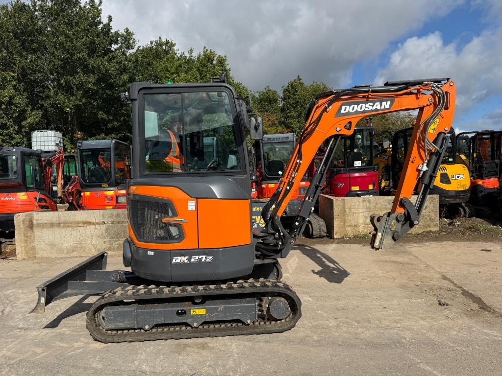 Doosan DX27Z-7 - Mini excavator: picture 1 Doosan DX27Z-7 - Mini excavator: picture 1