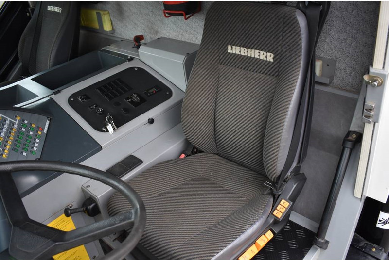 Leasing of Liebherr LTM1055-3.2 Liebherr LTM1055-3.2: picture 10 Leasing of Liebherr LTM1055-3.2 Liebherr LTM1055-3.2: picture 10