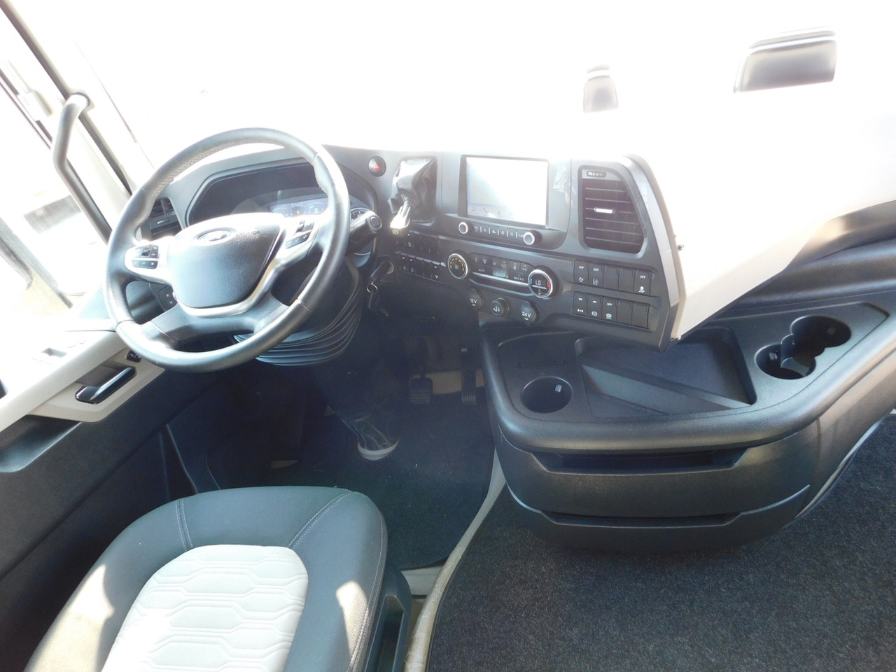 Tractor unit Ford F max 4x2 scab e6 12tx2620 ecotorq: picture 6