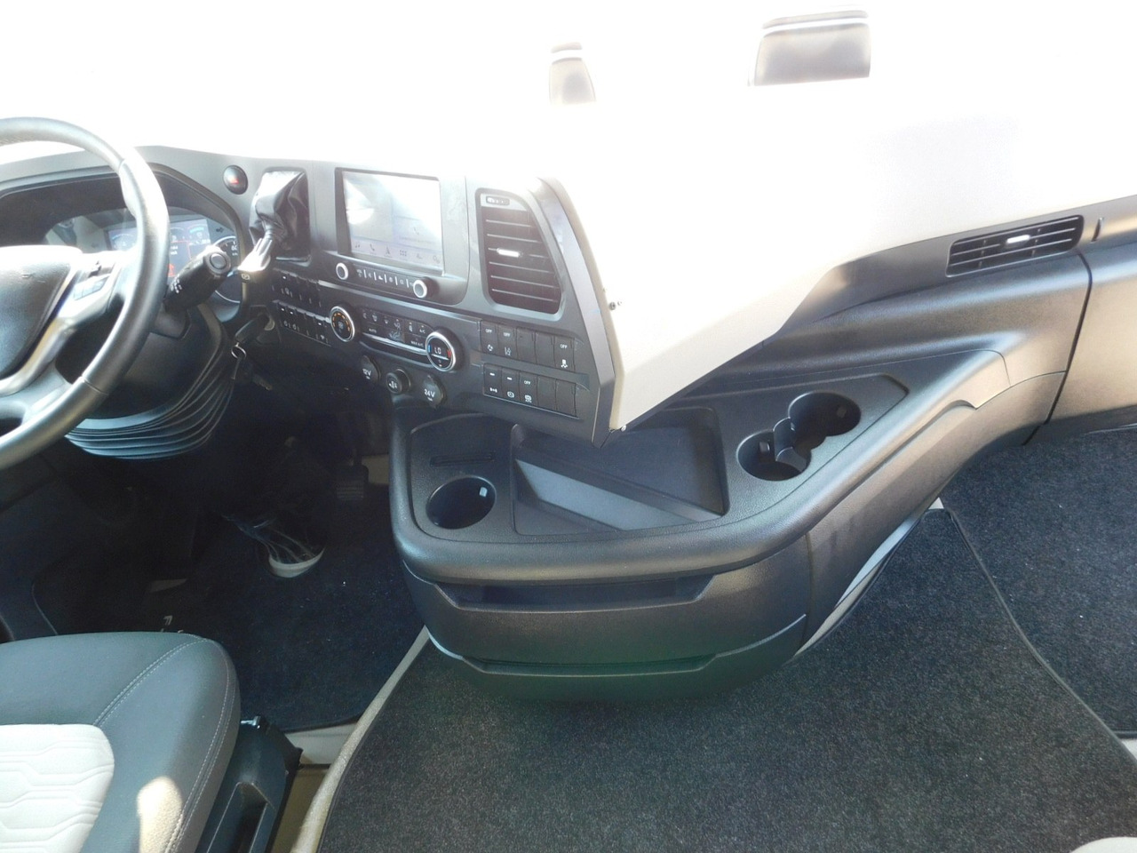 Tractor unit Ford F max 4x2 scab e6 12tx2620 ecotorq: picture 7