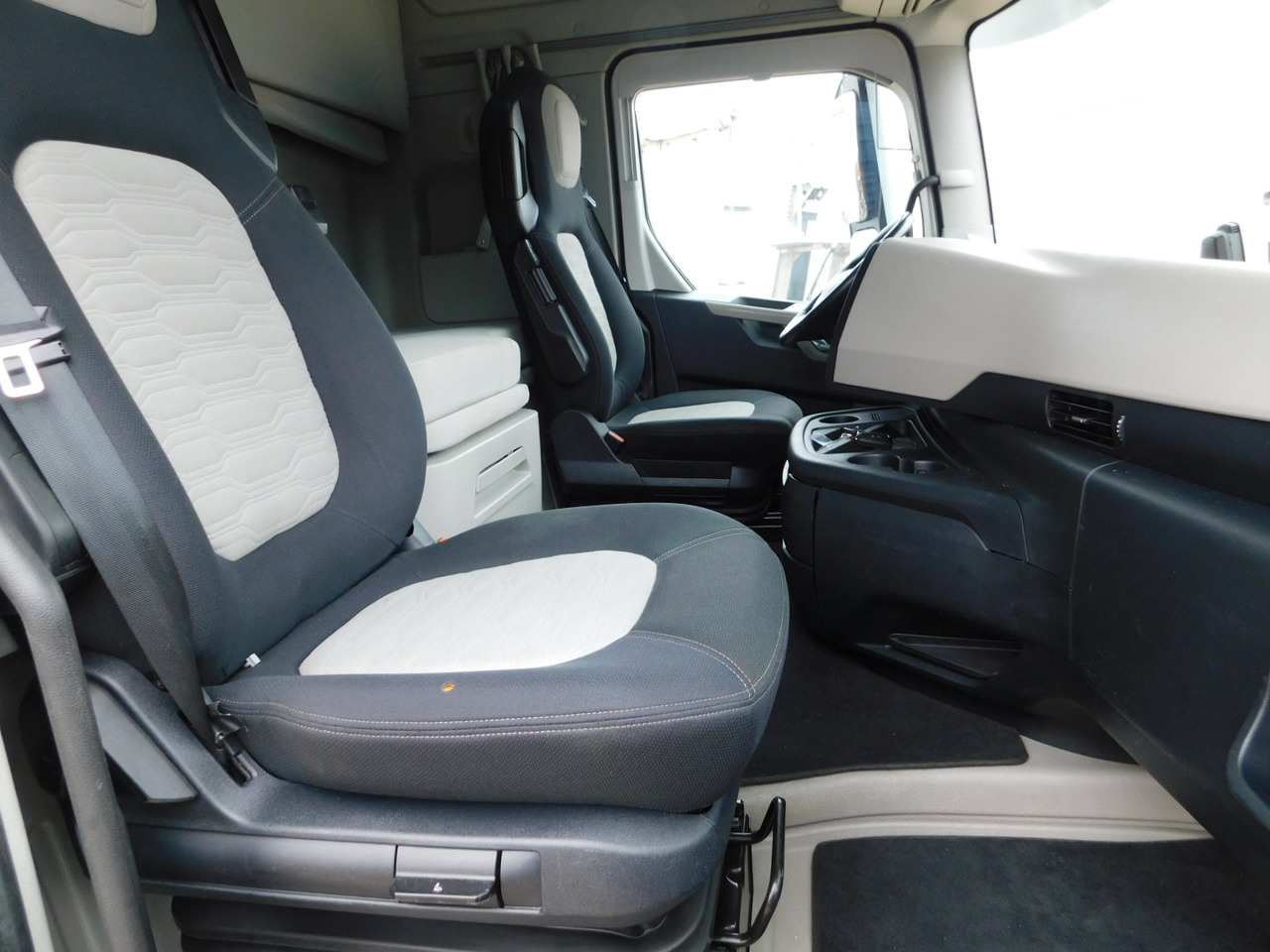 Ford F max ll 4x2 scab e6 12tx2620 - Tractor unit: picture 5 Ford F max ll 4x2 scab e6 12tx2620 - Tractor unit: picture 5