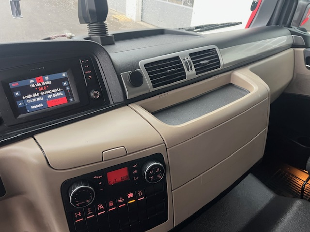 MAN TGM 18.320 4x2 BL Euro6 Klima Luftfeder - Curtainsider truck: picture 3 MAN TGM 18.320 4x2 BL Euro6 Klima Luftfeder - Curtainsider truck: picture 3