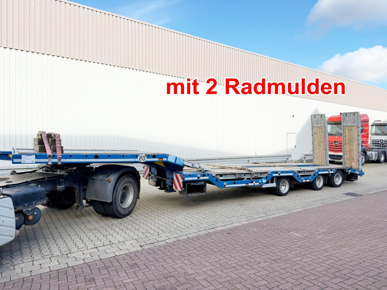 Fliegl SDS 420 T SDS 420 T, Nachlauflenkachse, Verbr. auf 3m, hydr. Rampen - Low loader semi-trailer: picture 1 Fliegl SDS 420 T SDS 420 T, Nachlauflenkachse, Verbr. auf 3m, hydr. Rampen - Low loader semi-trailer: picture 1