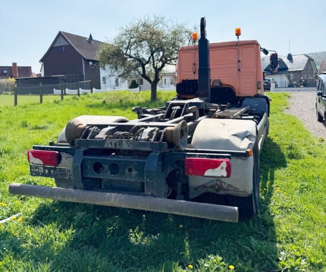 MAN LE 18.280 4x2 LL LE 18.280 4x2 LL, 6-Zylinder, Winterdienstausstattung - Hook lift truck: picture 3 MAN LE 18.280 4x2 LL LE 18.280 4x2 LL, 6-Zylinder, Winterdienstausstattung - Hook lift truck: picture 3