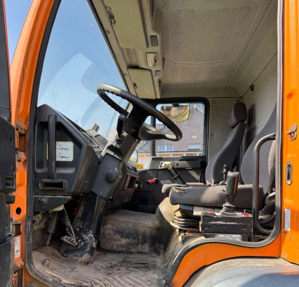 MAN LE 18.280 4x2 LL LE 18.280 4x2 LL, 6-Zylinder, Winterdienstausstattung - Hook lift truck: picture 5 MAN LE 18.280 4x2 LL LE 18.280 4x2 LL, 6-Zylinder, Winterdienstausstattung - Hook lift truck: picture 5