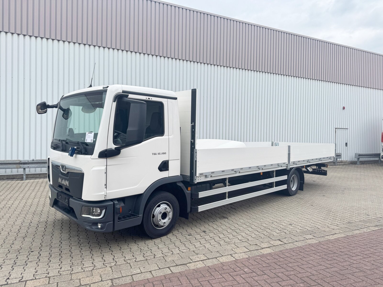 MAN TGL 12.190 4x2 BL TGL 12.190 4x2 BL - Dropside/ Flatbed truck: picture 1 MAN TGL 12.190 4x2 BL TGL 12.190 4x2 BL - Dropside/ Flatbed truck: picture 1