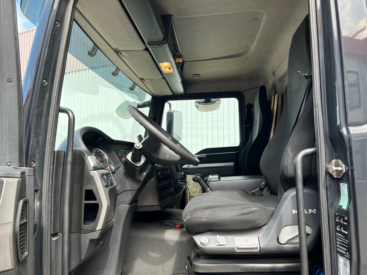 MAN TGL 12.220 4X2 BL TGL 12.220 4X2 BL mit MBB LBW 1500K - Box truck: picture 3 MAN TGL 12.220 4X2 BL TGL 12.220 4X2 BL mit MBB LBW 1500K - Box truck: picture 3