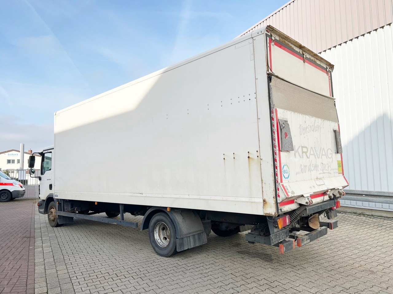 Box truck MAN TGL 12.250/340 4X2 BL TGL 12.250/340 4X2 BL mit Dhollandia LBW, 42 cbm: picture 13