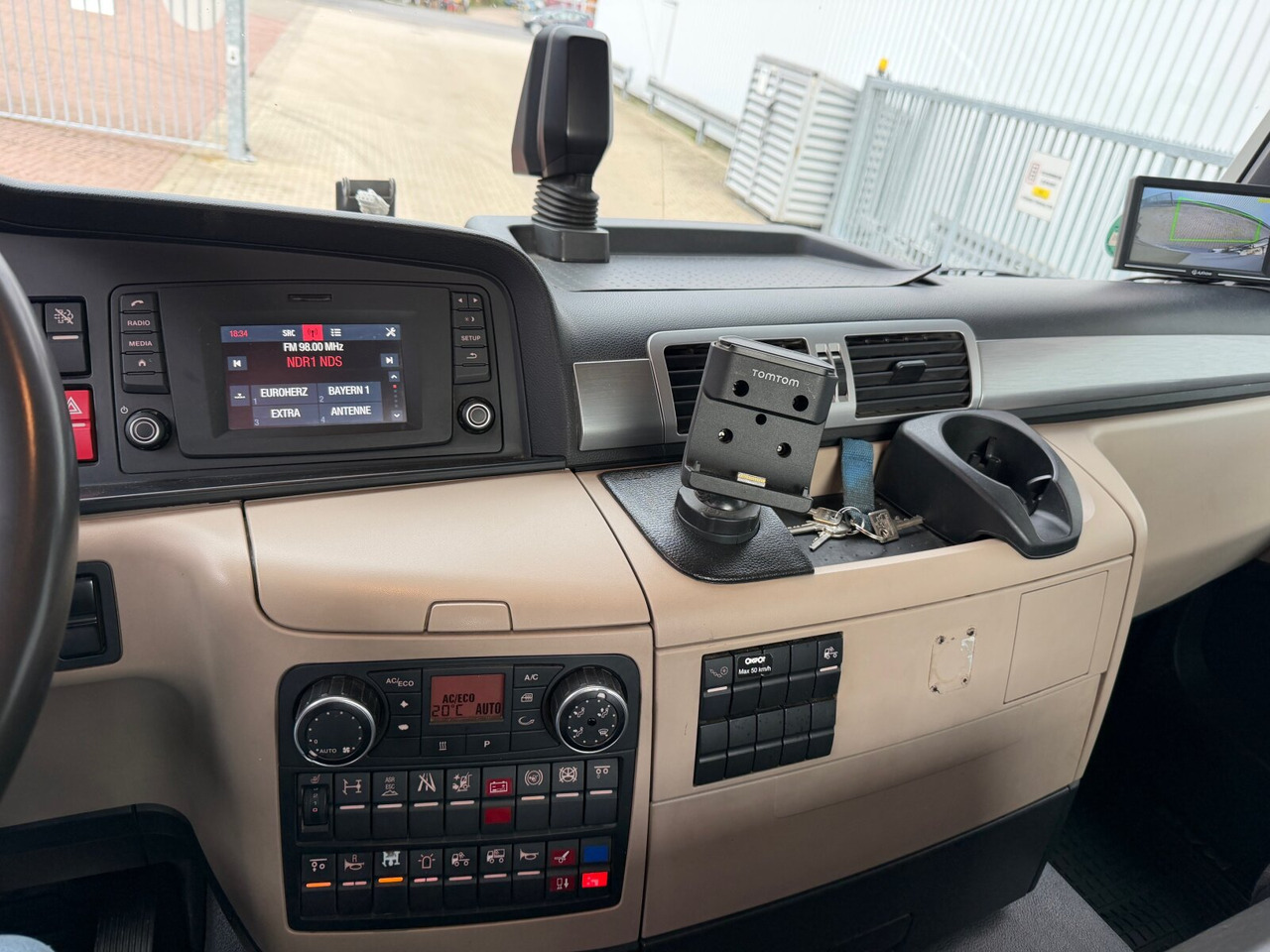 MAN TGS 26.420 6X2/4 BL TGS 26.420 6X2/4 BL, Intarder, Vorlauflenk-/lift, Tele-Absetzer, Funk - Skip loader truck: picture 4 MAN TGS 26.420 6X2/4 BL TGS 26.420 6X2/4 BL, Intarder, Vorlauflenk-/lift, Tele-Absetzer, Funk - Skip loader truck: picture 4