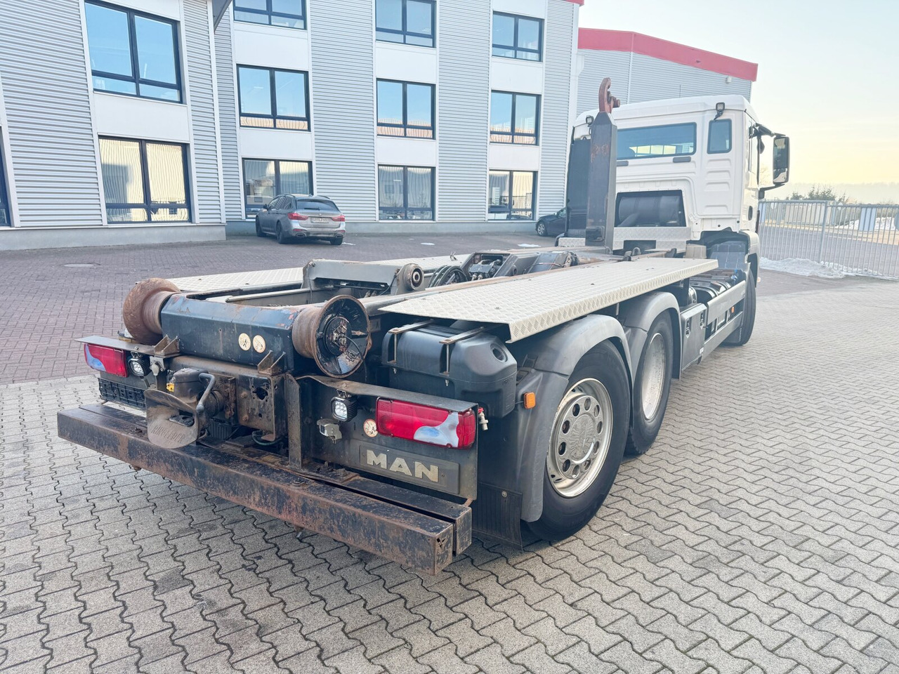 Hook lift truck MAN TGS 26.480 6x2-4 BL TGS 26.480 6x2-4 BL, Lenk-Liftachse, VDL Abrollkipper bis 7m Container: picture 9