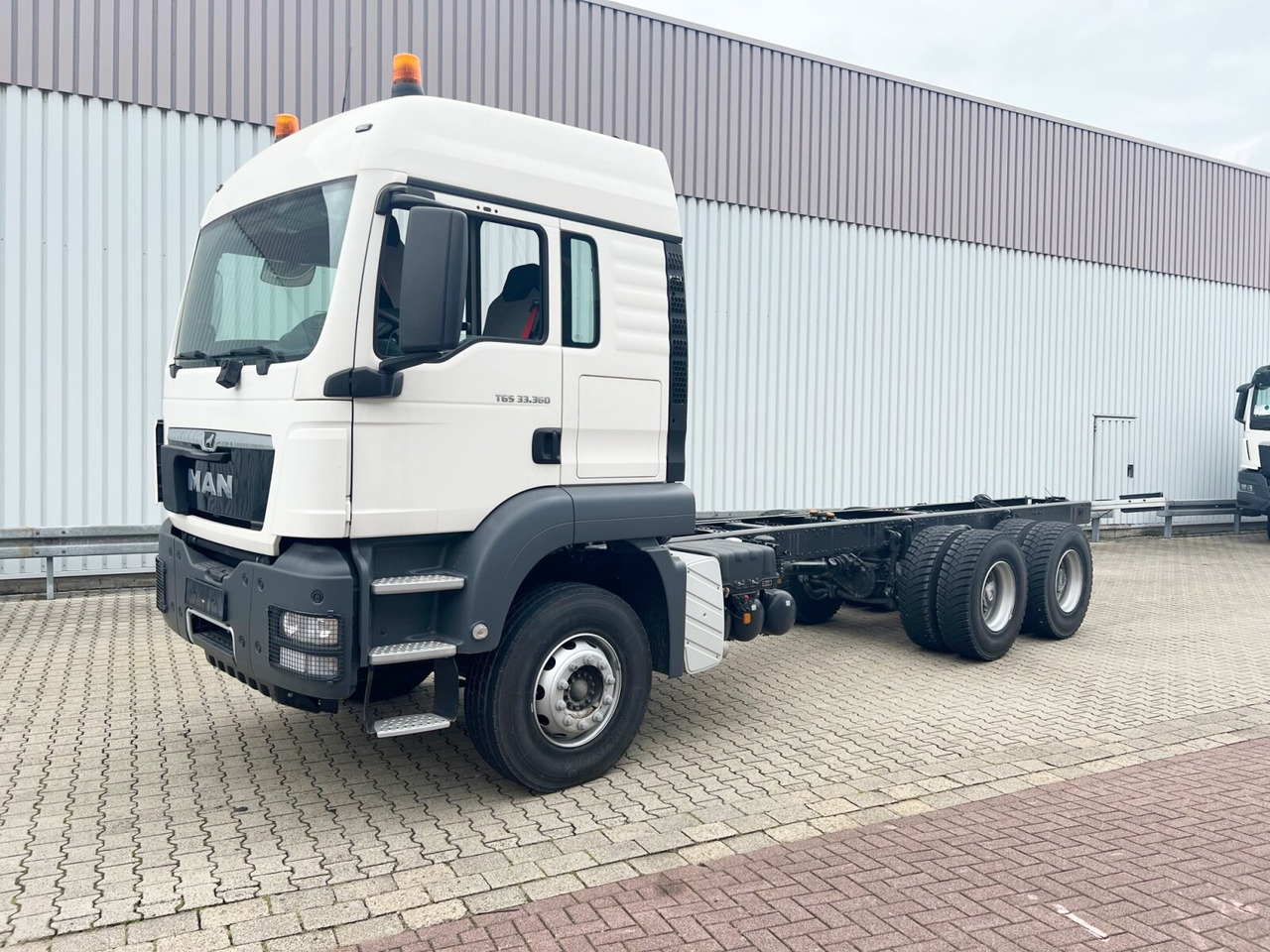 MAN TGS 33.360/440 6x4 BB TGS 33.360/440 6x4 BB, Häckslerkabine, NMV Nebenantrieb - Cab chassis truck: picture 1 MAN TGS 33.360/440 6x4 BB TGS 33.360/440 6x4 BB, Häckslerkabine, NMV Nebenantrieb - Cab chassis truck: picture 1